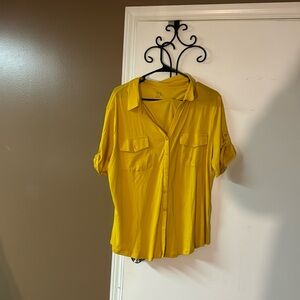 Gold top with pockets in the front